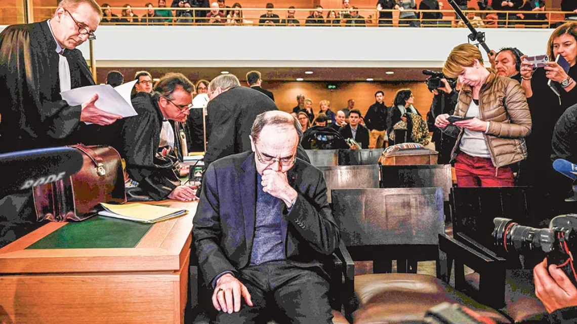 Kard. Philippe Barbarin, arcybiskup Lyonu, oczekuje na rozprawę w sądzie. Lyon, styczeń 2019 r. / JEFF PACHOUD / AFP / EAST NEWS