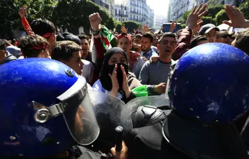 Licealiści protestują na ulicach Algieru, 12 marca 2019 r. /  / Fot. Toufik Doudou / AP/Associated Press/East News