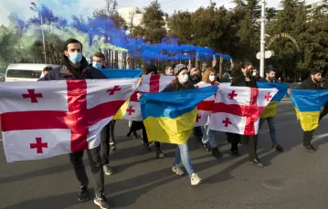 Wiec solidarności przed ukraińską ambasadą w Tbilisi, 23 stycznia 2022 r. / fot. AP/Associated Press/East News / 
