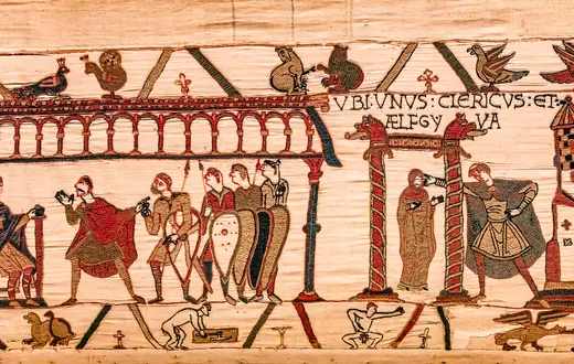 Tkanina z Bayeux, Aelfgyva jedyna kobieta na tkaninie podpisana z imienia // Isogood Patrick / Shutterstock