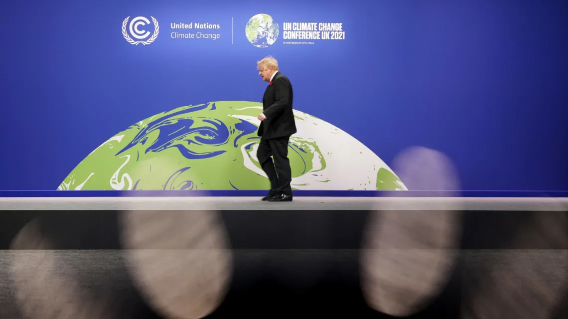 Premier Wielkiej Brytanii Boris Johnson w oczekiwaniu na przywódców państw biorących udział w szczycie klimatycznym COP26 w Glasgow. 1 listopada 2021 r. /  / fot. CHRISTOPHER FURLONG / AFP / East News