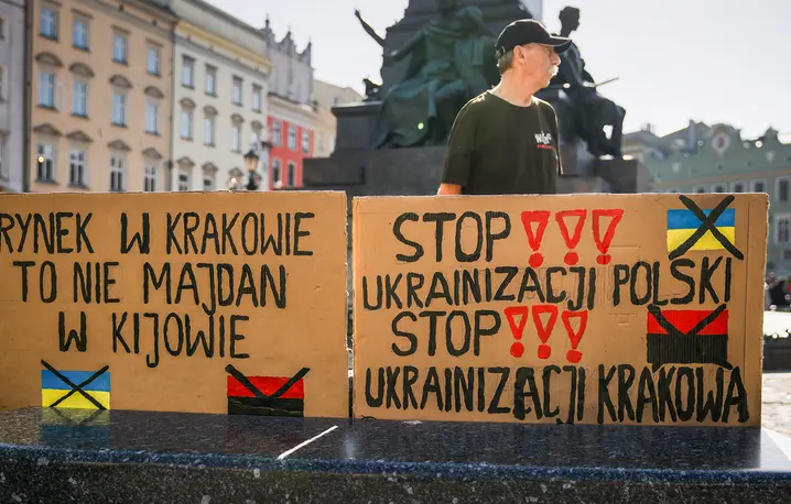 Demonstracja antyukraińska na Rynku Głównym w Krakowie, 8 marca 2025 r. // Fot. Beata Zawrzel / REPORTER