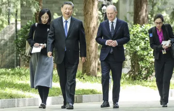 Prezydent Chin Xi Jinping i Kanclerz Niemiec  Olaf Scholz, Pekin, 16 kwietnia 2024 r.   // Fot. Ding Haitao / Xinhua / East News