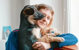 Olga Hund ze swoim psem Mišką,  Łódź, 11 marca 2021 r. / SEBASTIAN GLAPIŃSKI DLA „TP”