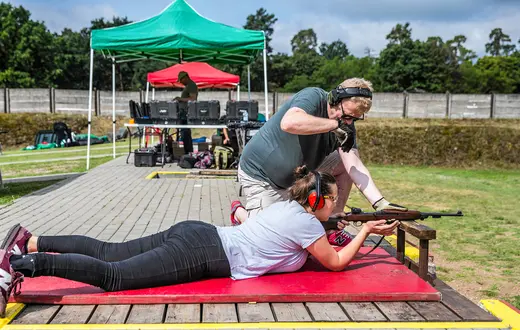 Piknik strzelecki „Kaliber” w Bydgoszczy, 30 lipca, 2023 r. // Fot. Roman Bosiacki / Agencja Wyborcza.pl