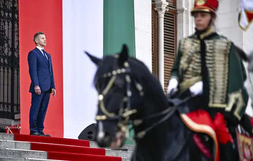 Peter Magyar po swojej inauguracji na stanowisko premiera Węgier. Budapeszt, 9 maja 2026 r. // Fot. Balint Szentgallay / NurPhoto / Getty Images
