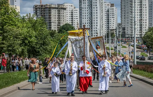 Procesja Bożego Ciała na osiedlu Piecki-Migowo w Gdańsku. 19 czerwca 2025 r. // Fot. Karolina Misztal / Reporter