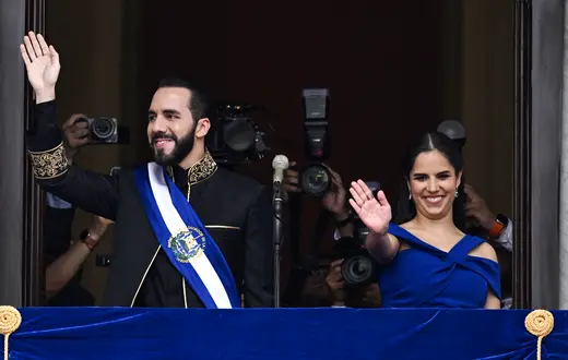 Prezydent Salwadoru Nayib Bukele z żoną Gabriela Rodriguez podczas inauguracji drugiej kadencji. San Salwador, 1 czerwca 2024 r. // Fot. Marvin Recinos / AFP / East News