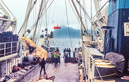 Trawler Tazar” opływa przylądek Horn, styczeń 1976 r. // Fot. Maciej Krzeptowski