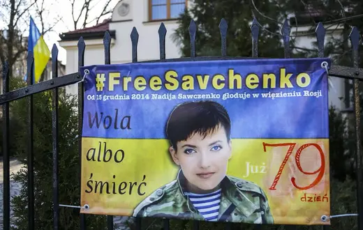 Banner wzywający do uwolnienia Nadii Sawczenko na ogrodzeniu konsulatu ukraińskiego w Krakowie / / fot. Reporter