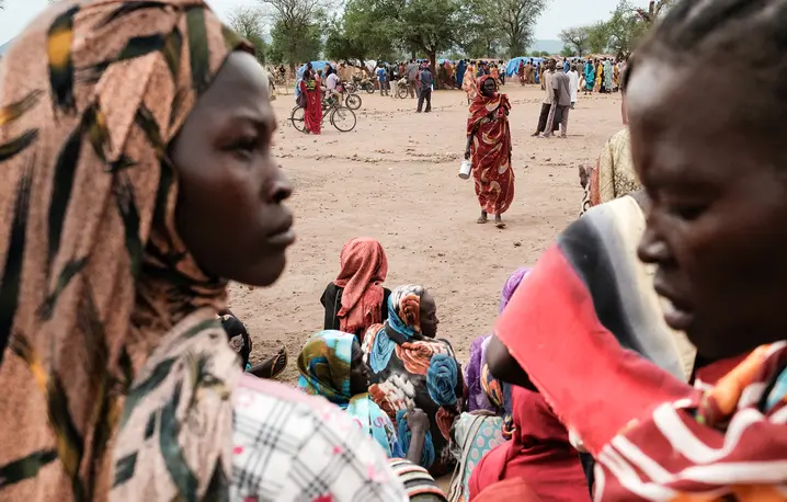 Ponad 10 milionów ludzi zostało przesiedlonych w ogarniętym wojną Sudanie. Obóz dla osób wewnętrznie przesiedlonych w Agari. Sudan Południowy, 17 czerwca 2024 r. // Fot. Guy Peterson / AFP / East News