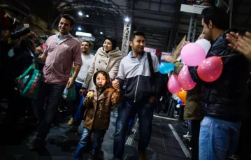 Przyjęcie uchodźców we Frankfurcie.  / Fot: FRANK RUMPENHORST/AFP/EAST NEWS
